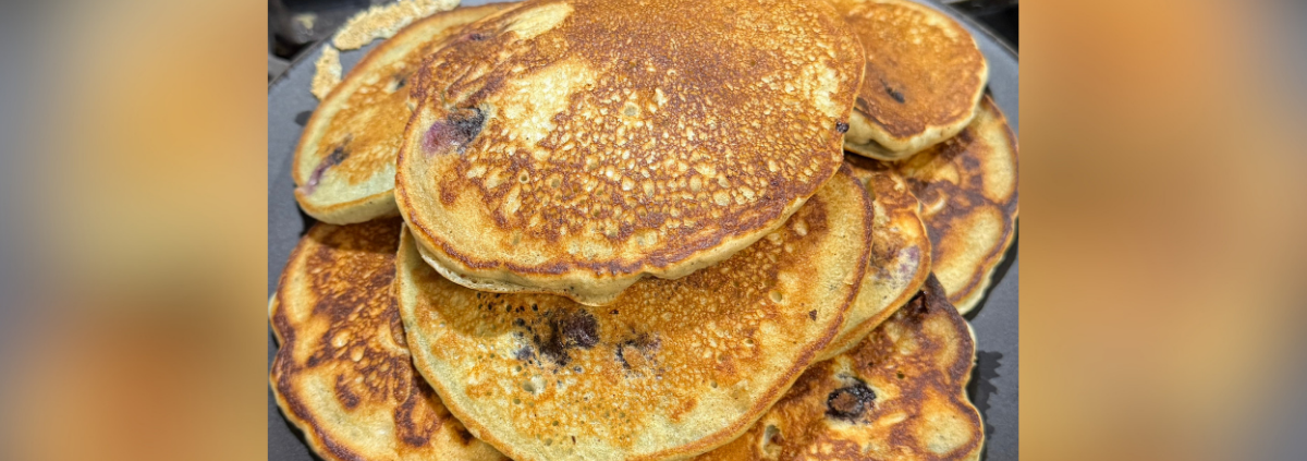 A stack of pancakes on a plate | Why Overthinking Ruins Your Performance (The Lesson of the Pancake)